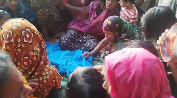ভ্যানের চাকা পেটের ওপর উঠে পড়লে মারা যায় শিশু লাবিব